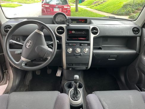 Used 2004 Scion xB FWD image 11