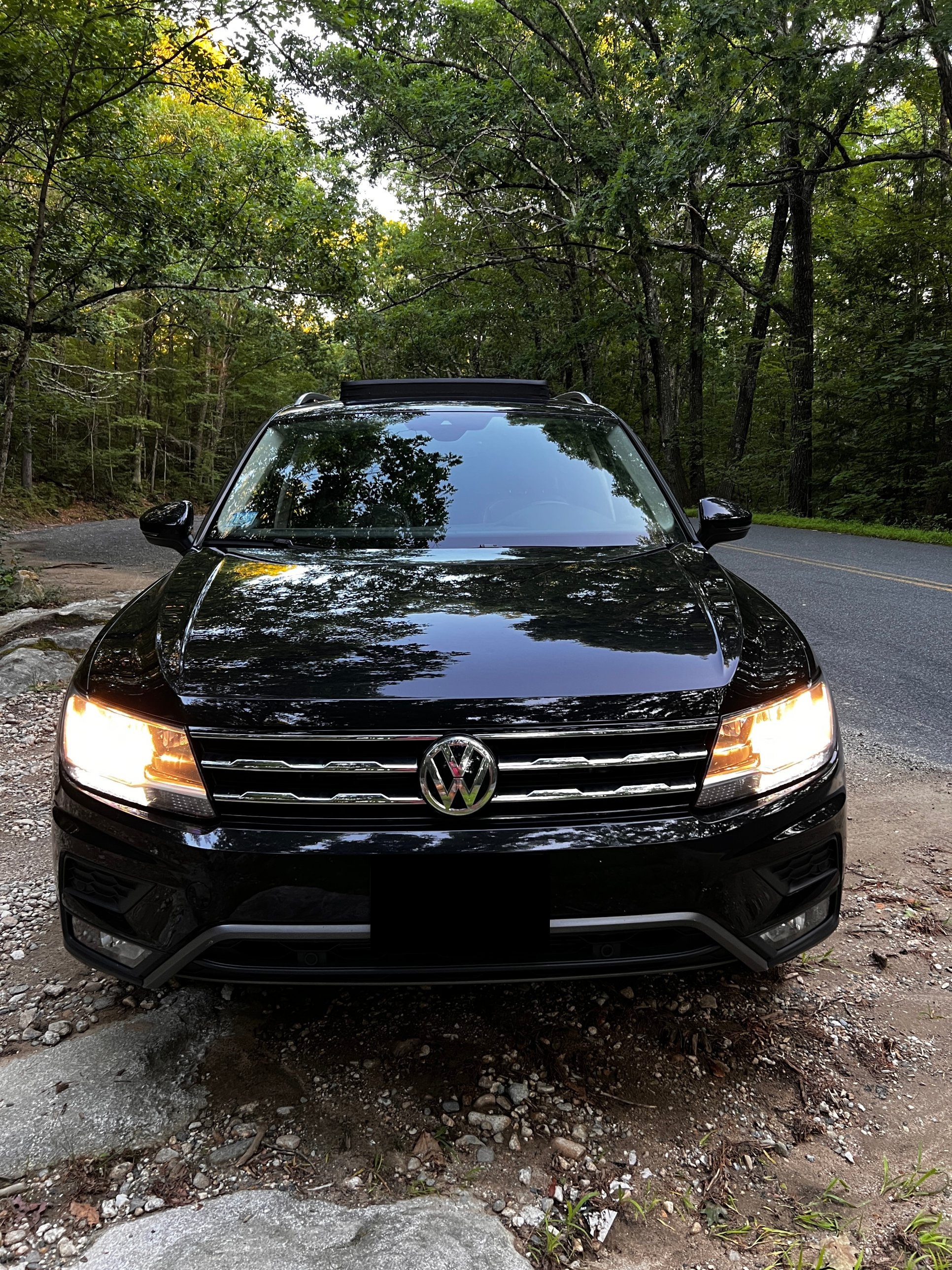 Used 2021 Volkswagen Tiguan SEL AWD/4WD image 4