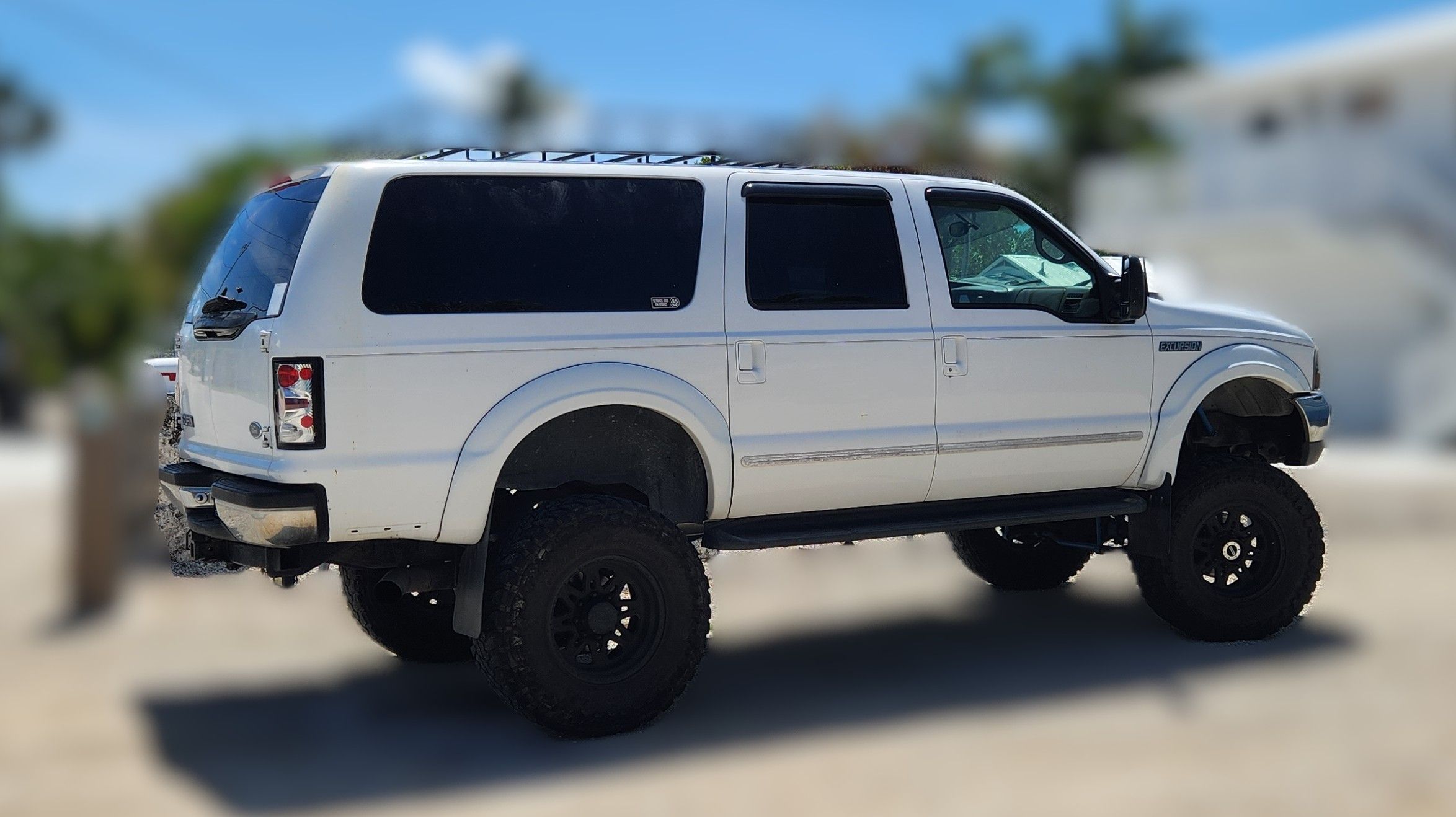 Used 2000 Ford Excursion XLT AWD/4WD image 1