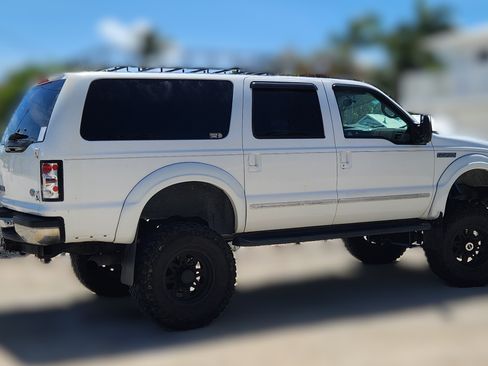 Used 2000 Ford Excursion XLT AWD/4WD image 1