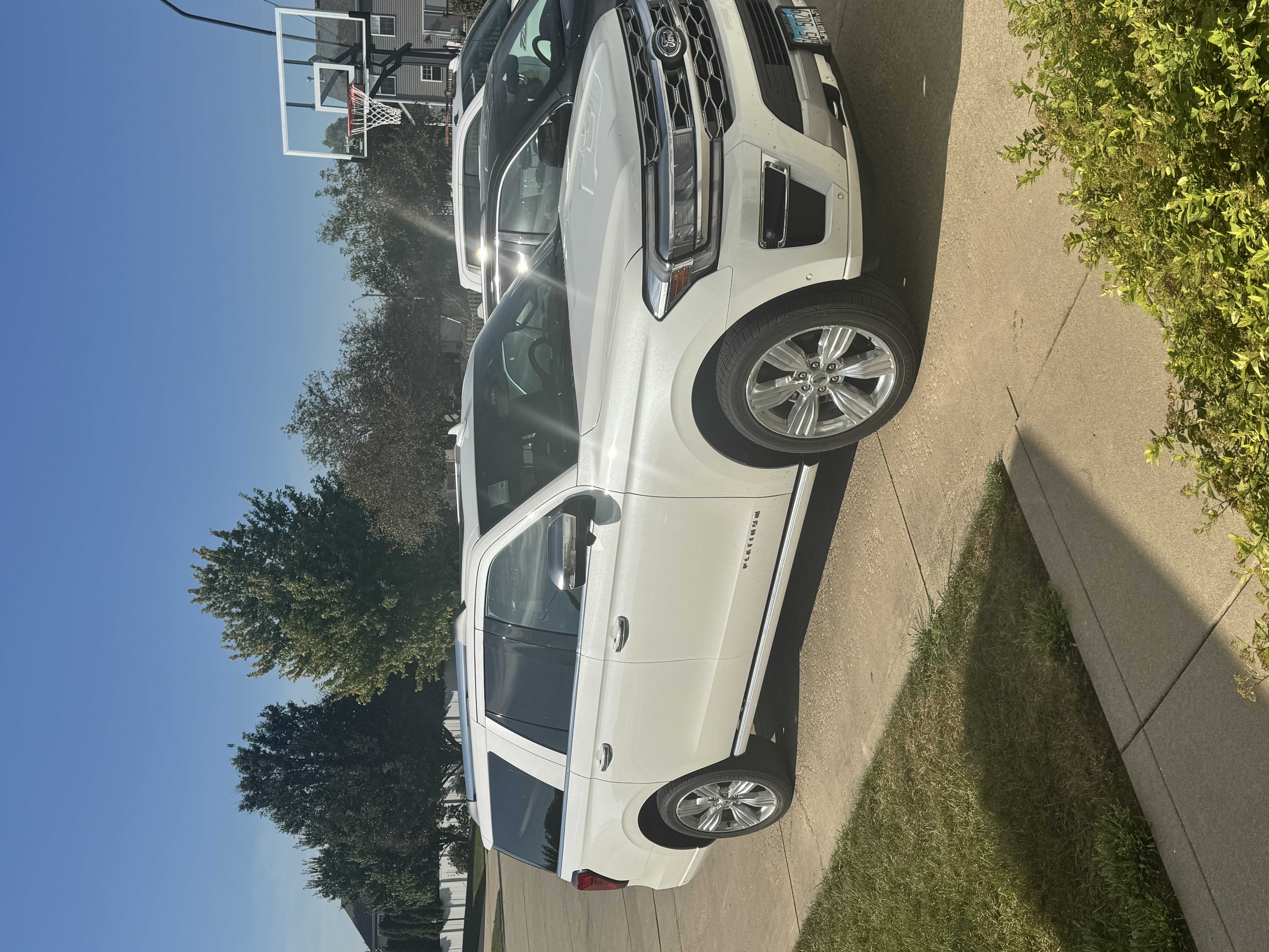 Used 2024 Ford Expedition Max Platinum AWD/4WD image 2