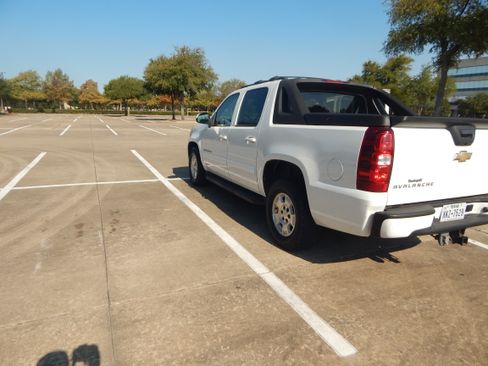 Used 2011 Chevrolet Avalanche LS RWD image 19
