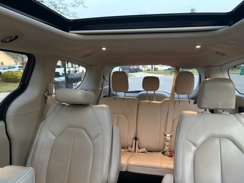 Used 2020 Chrysler Pacifica Touring-L Plus w/ Tire & Wheel Group image 6