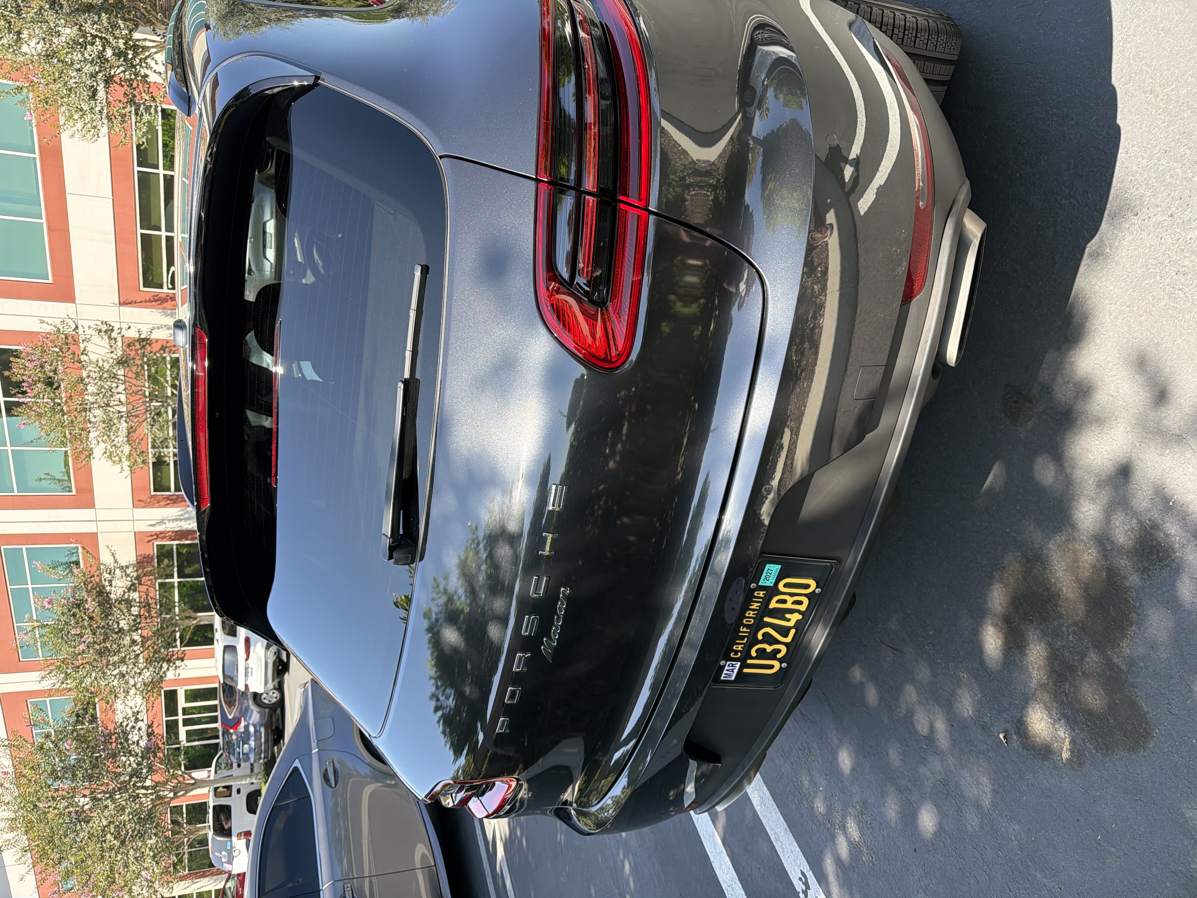 Used 2018 Porsche Macan Sport Edition AWD/4WD image 16