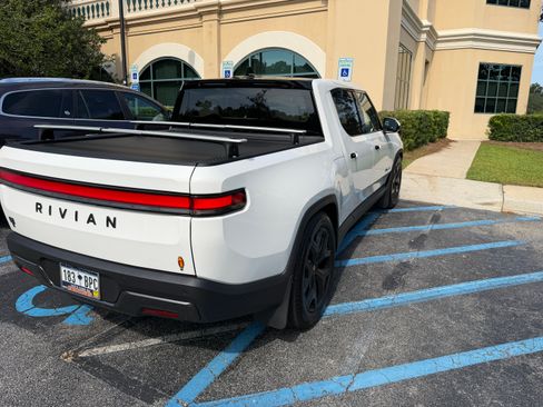 Used 2026 Rivian R1T Premium AWD/4WD image 5