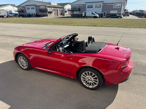 Used 2018 FIAT 124 Spider Classica w/ Technology & Siriusxm Group image 10