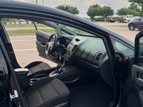 Used 2017 Kia Forte LX FWD image 5