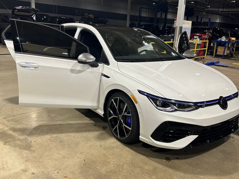 Used 2023 Volkswagen Golf R image 8