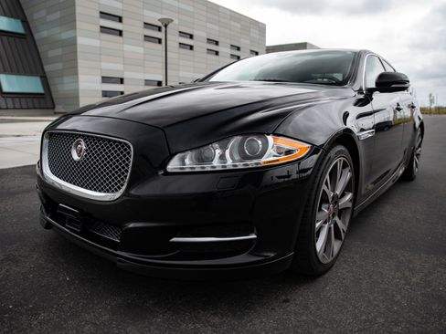 Used 2015 Jaguar XJ image 4