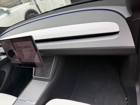 Used 2026 Tesla Model Y Long Range image 13