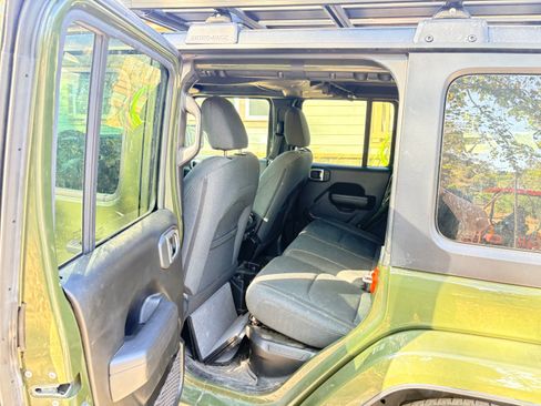 Used 2024 Jeep Wrangler Unlimited AWD/4WD image 12