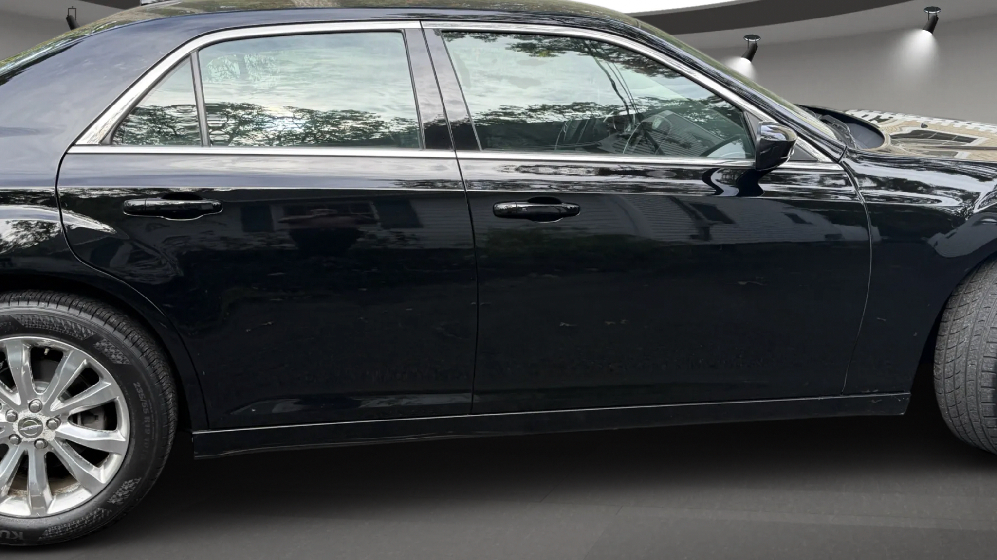 Used 2018 Chrysler 300 Touring L AWD/4WD image 17