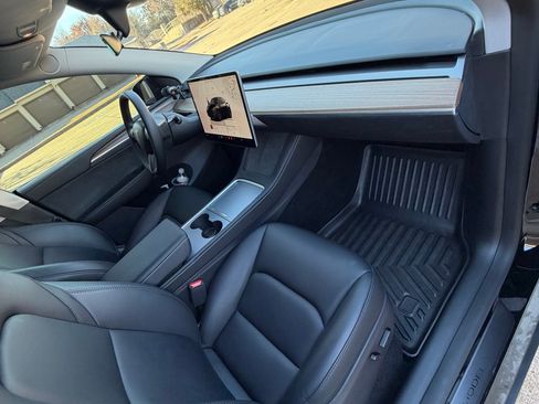 Used 2025 Tesla Model Y Long Range image 6