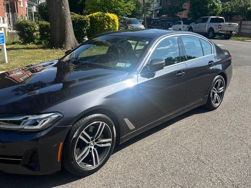 Used 2021 BMW 530i xDrive w/ Convenience Package image 4