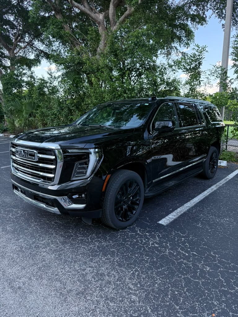 Used 2026 GMC Yukon XL Elevation w/ LPO, Elevation Black Package RWD image 11