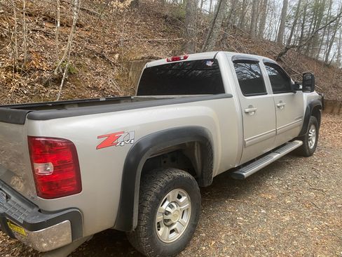 Used 2009 Chevrolet Silverado 2500 LTZ w/ Suspension Package, Off-Road AWD/4WD image 12