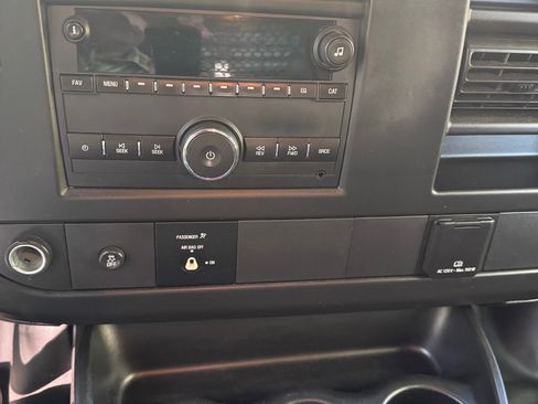 Used 2018 Chevrolet Express 2500 w/ Driver Convenience Package RWD image 14