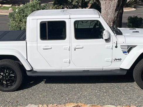 Used 2023 Jeep Gladiator Overland AWD/4WD image 5