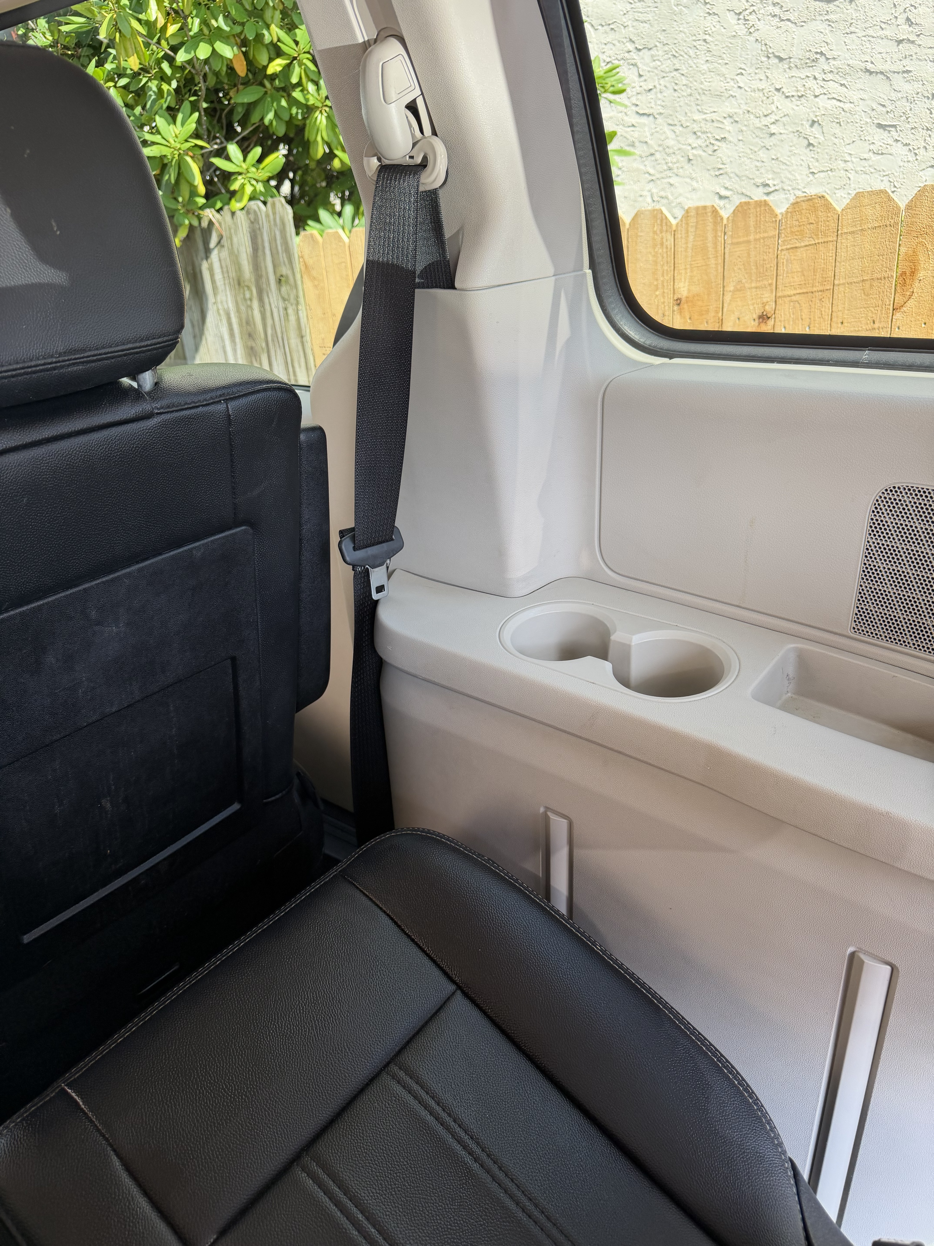 Used 2014 Chrysler Town & Country Touring FWD image 6