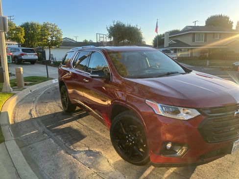 Used 2020 Chevrolet Traverse Premier w/ LPO, Blackout Package image 4
