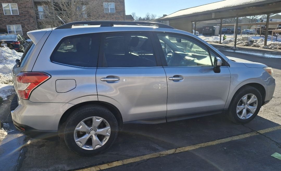 Used 2015 Subaru Forester 2.5i Limited AWD/4WD image 5