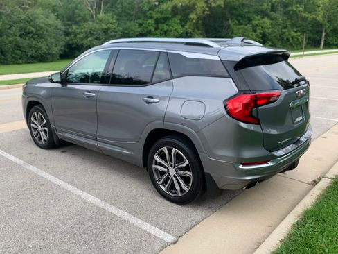 Used 2019 GMC Terrain Denali w/ GMC Pro Grade Package AWD/4WD image 4