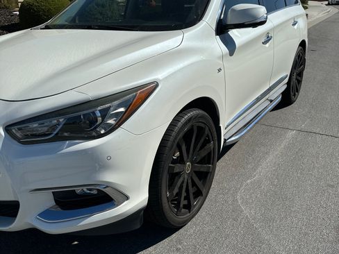 Used 2019 INFINITI QX60 Luxe w/ Essential Package image 2