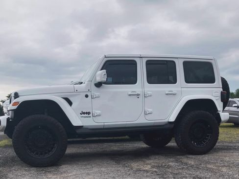 Used 2022 Jeep Wrangler Unlimited Sahara AWD/4WD image 1