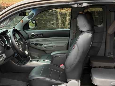 Used 2015 Toyota Tacoma TRD Pro image 10