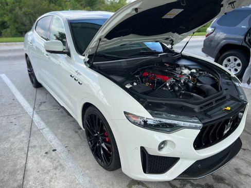 Used 2019 Maserati Levante Trofeo image 13