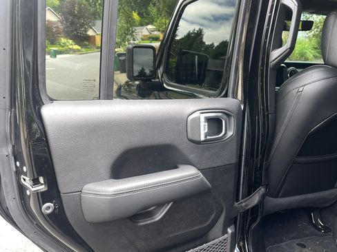 Used 2021 Jeep Wrangler Unlimited Sahara w/ Cold Weather Group image 13