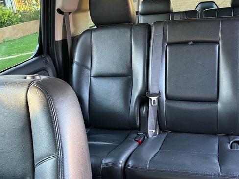 Used 2013 Chevrolet Suburban LTZ image 9