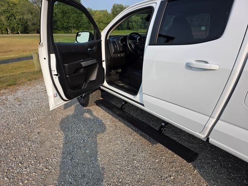 Used 2022 Chevrolet Colorado LT w/ Luxury Package image 6