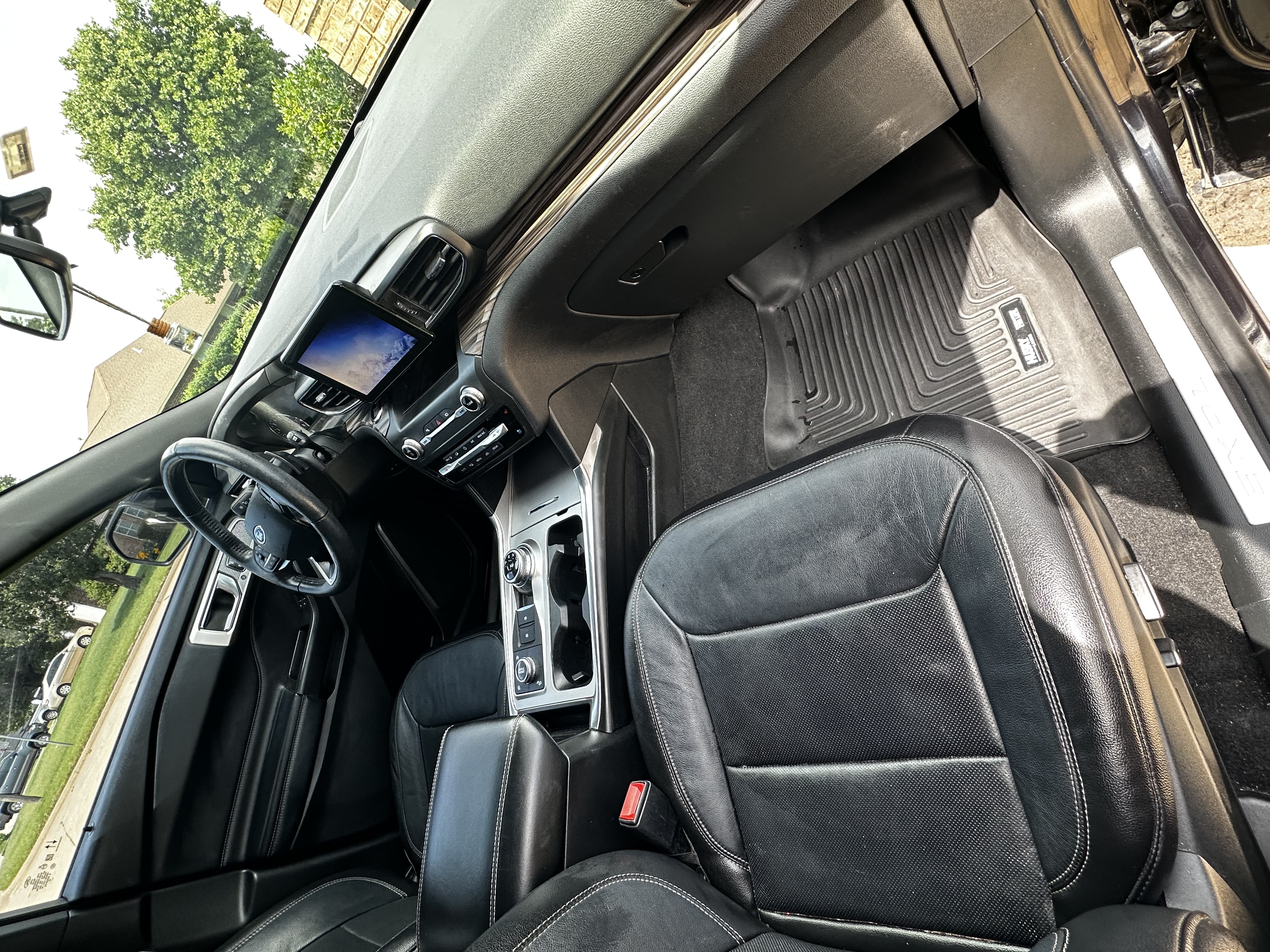 Used 2020 Ford Explorer Limited w/ Class III Trailer Tow Package AWD/4WD image 16