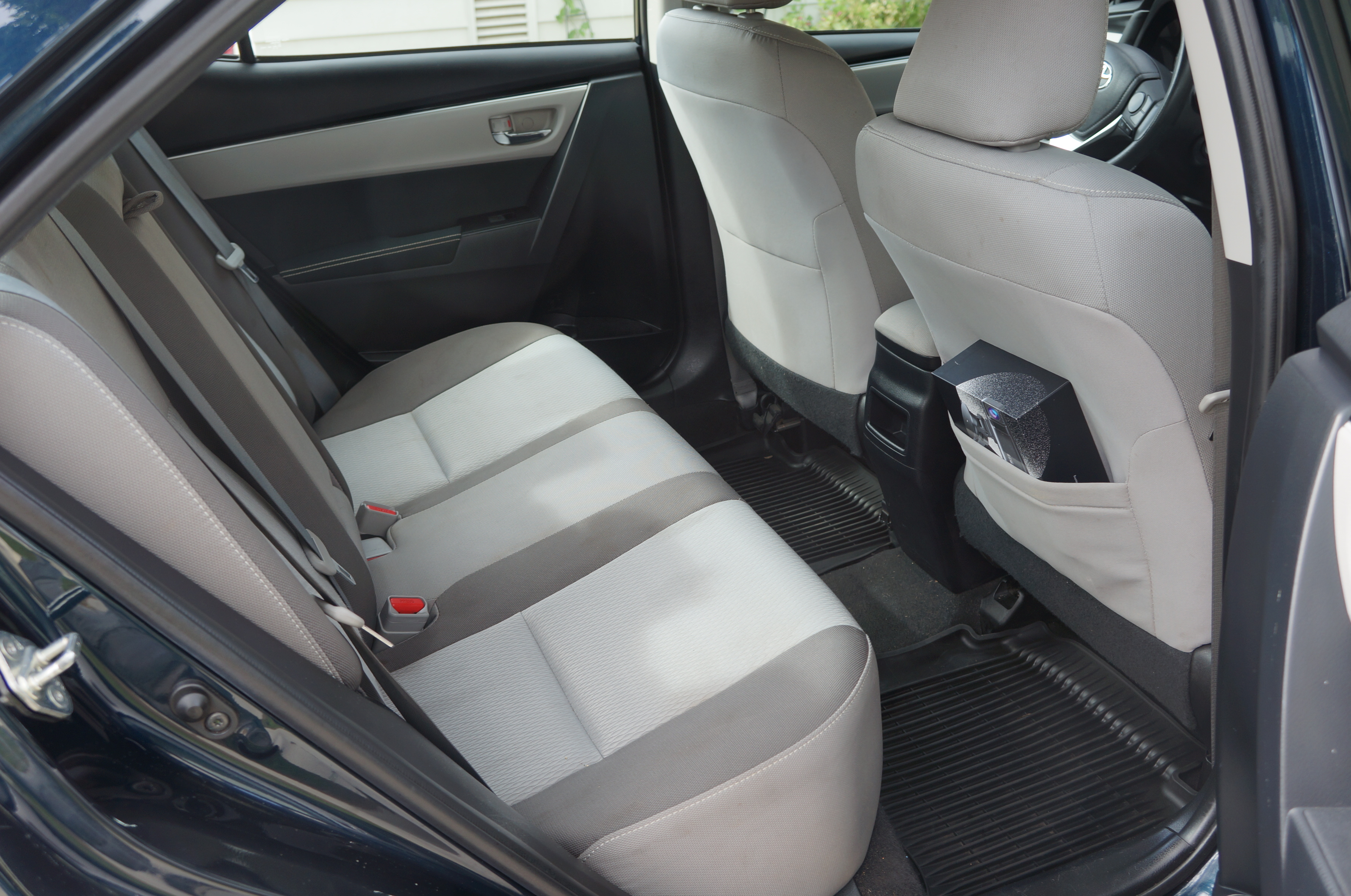 Used 2018 Toyota Corolla LE w/ LE Premium Package w/Moonroof FWD image 11