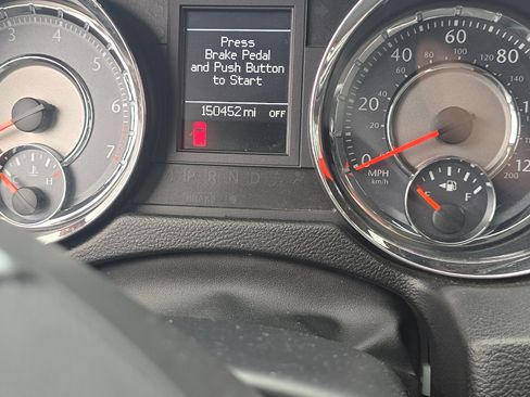 Used 2012 Chrysler Town & Country Touring-L w/ Driver Convenience Group image 11