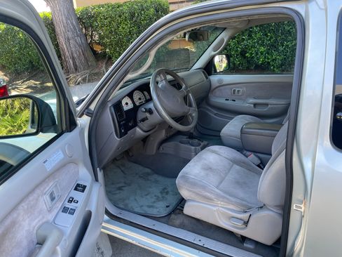 Used 2004 Toyota Tacoma PreRunner image 14