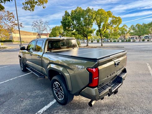 Used 2025 Toyota Tacoma TRD Sport image 4