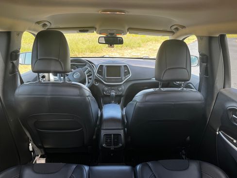 Used 2018 Jeep Cherokee Latitude Plus FWD image 6