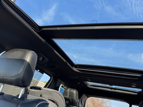 Used 2019 Chrysler Pacifica Limited w/ Advanced Safetytec Group image 16