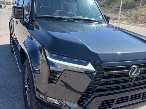 Used 2025 Lexus GX 550 w/ Accessory Package (Z1) image 13