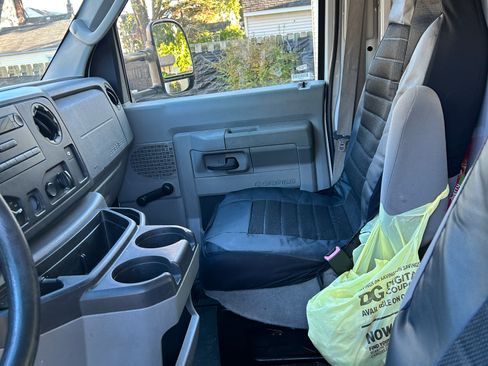 Used 2013 Ford E-350 and Econoline 350 Super Duty w/ Exterior Upgrade Pkg image 2