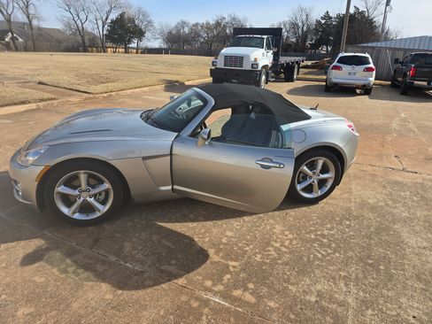 Used 2009 Saturn Sky w/ Premium Trim Package image 12