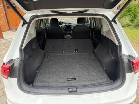 Used 2024 Volkswagen Tiguan SE w/ Panoramic Sunroof Package AWD/4WD image 14