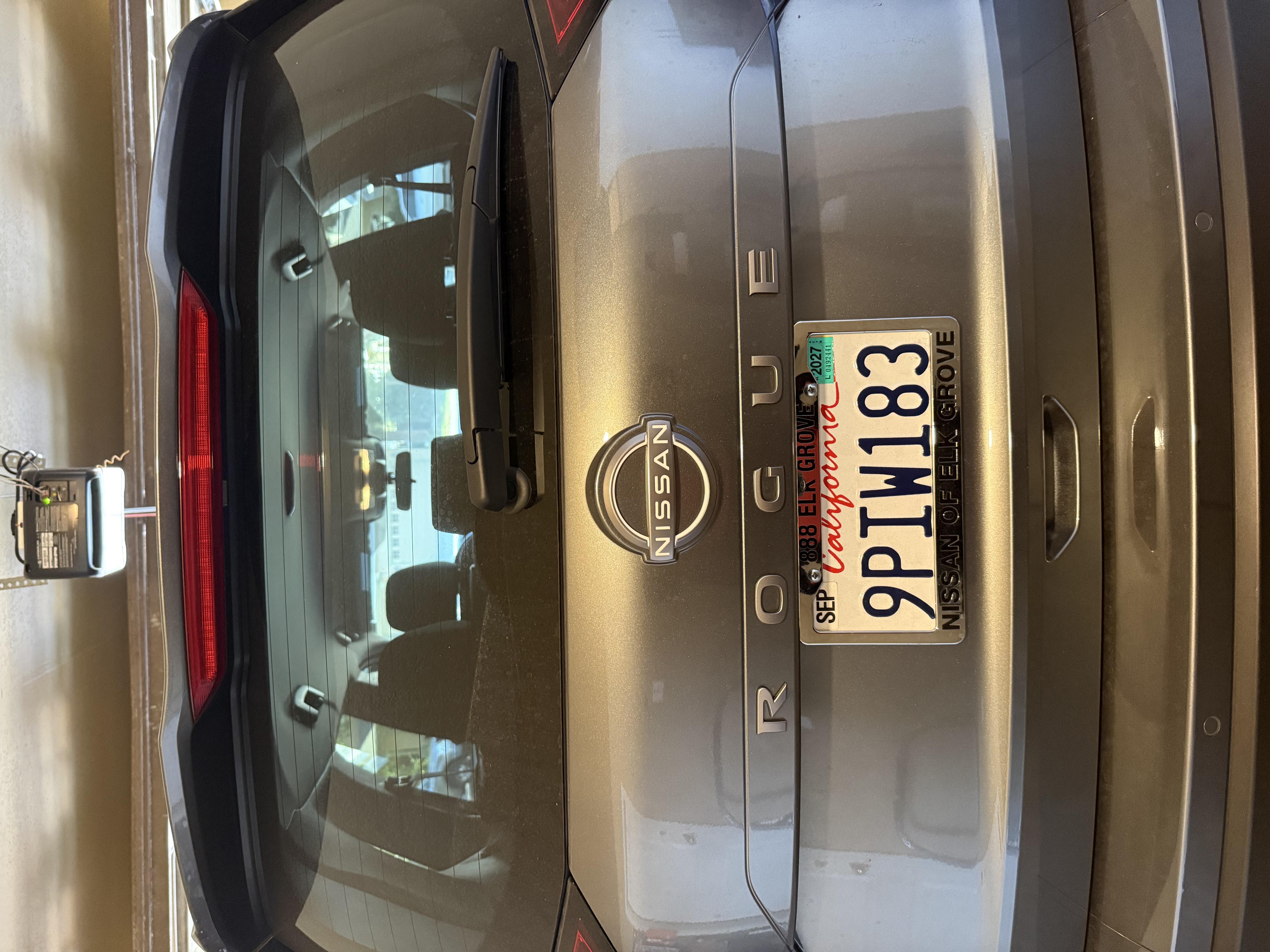 Used 2024 Nissan Rogue S FWD image 1