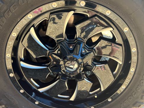 Used 2019 RAM 3500 Laramie image 11