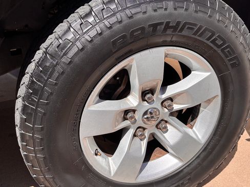 Used 2019 RAM 1500 Classic SLT w/ Luxury Group image 16