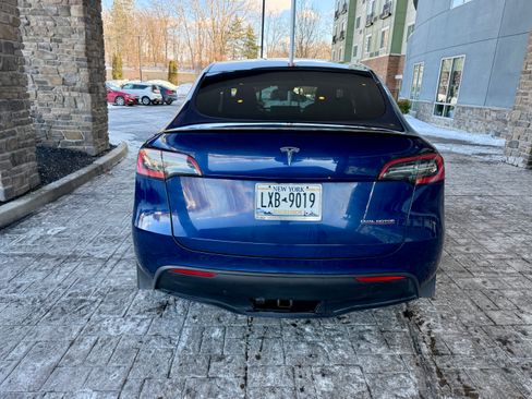 Used 2020 Tesla Model Y Performance image 5