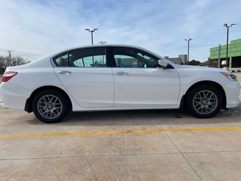 Used 2016 Honda Accord LX image 4