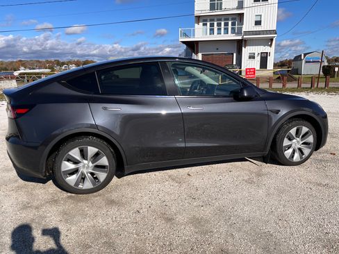 Used 2024 Tesla Model Y Long Range image 5